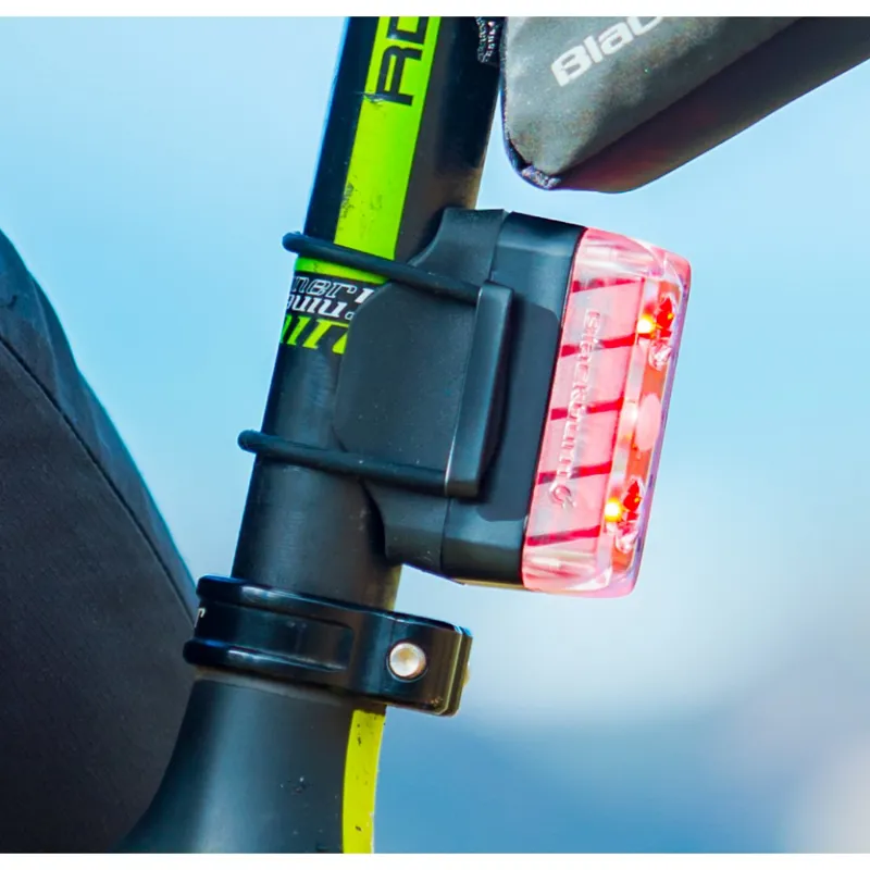 Blackburn Dayblazer 125 Lumen Rear Light - Image 10