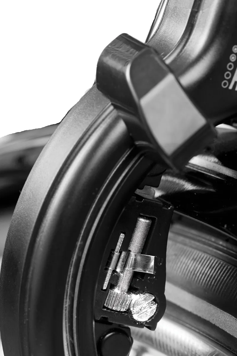 AXA Solid Plus Framelock - Black - Image 4